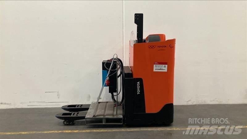 Toyota LSI200 Self Propelled Stackers