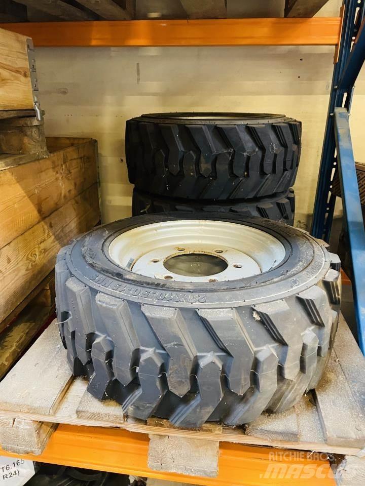  27X10,5X15 Tires, wheels and rims