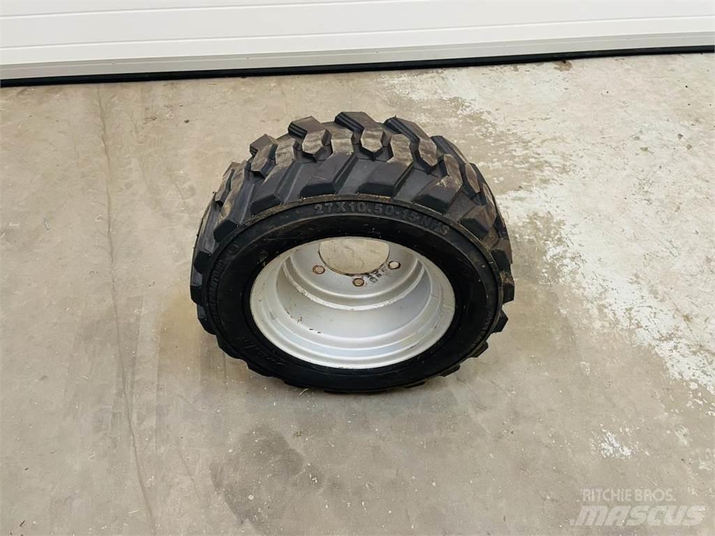  27X10,5X15 Tires, wheels and rims