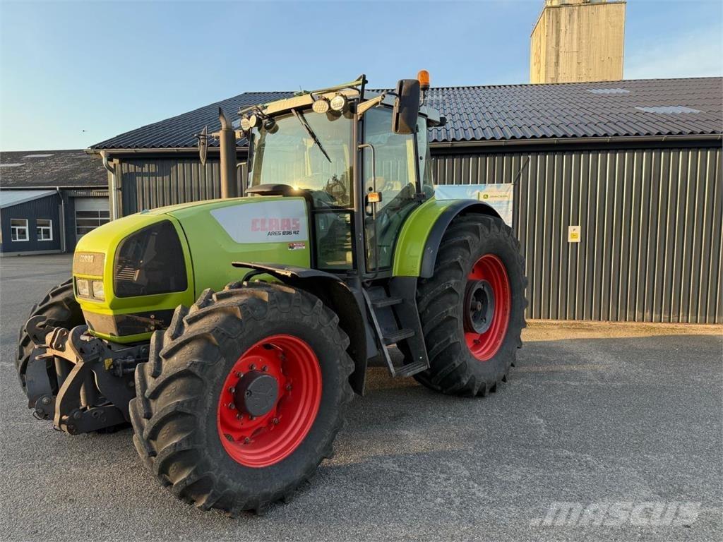 CLAAS 820 Tractors