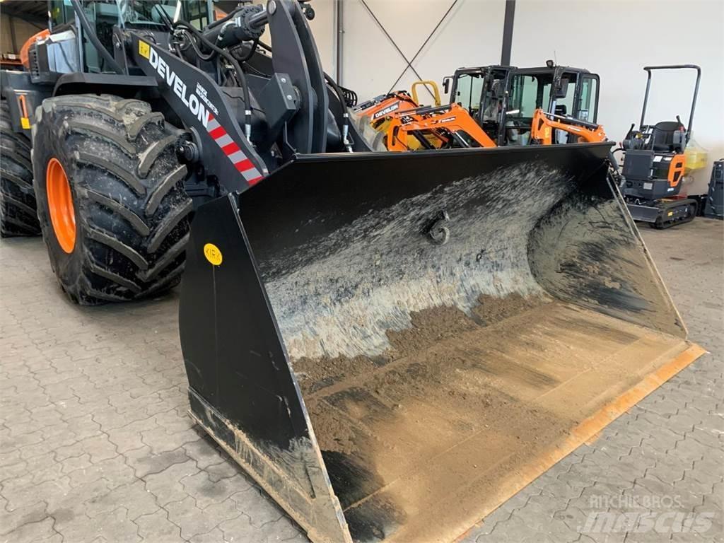 Develon DL280-7 Wheel Loaders