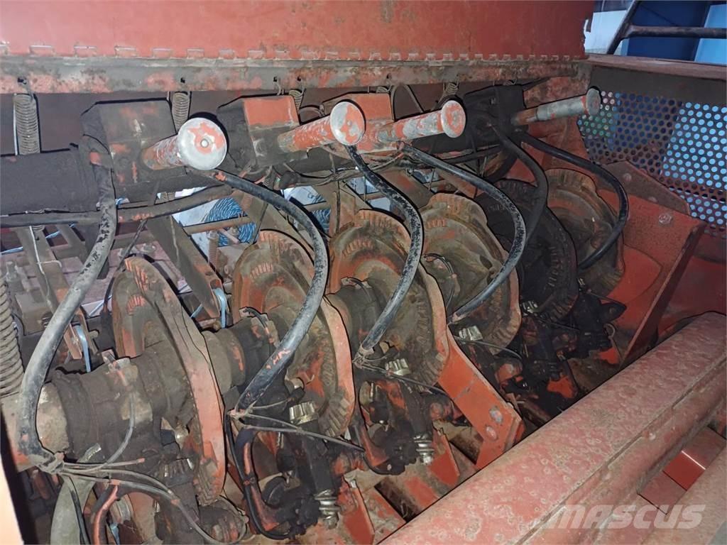 Hesston 4900 Square Balers