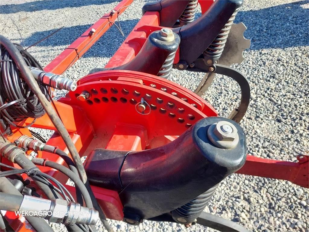 Horsch Mono 4 TG Chisel ploughs