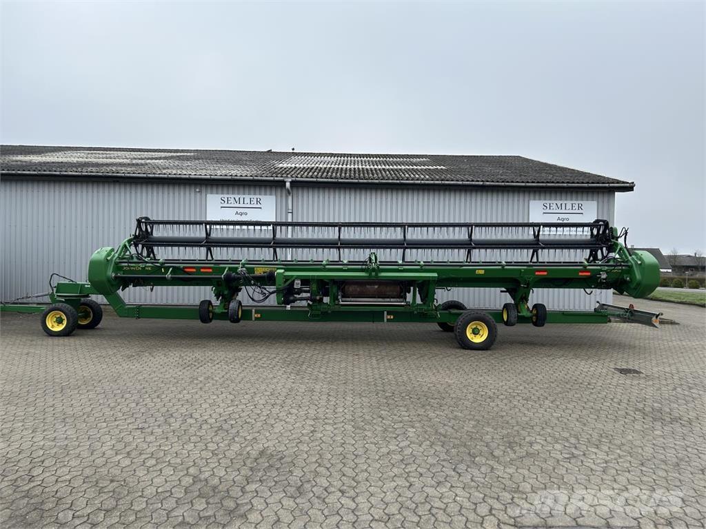John Deere 635D Harvester Headers