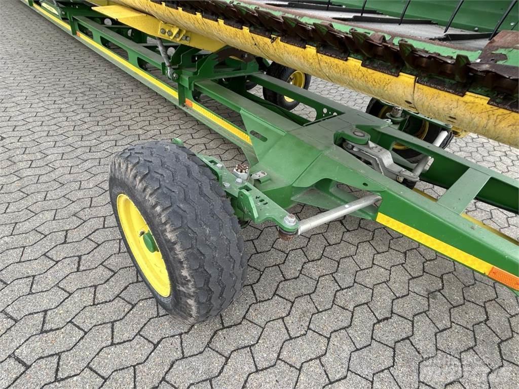 John Deere 640D Harvester Headers