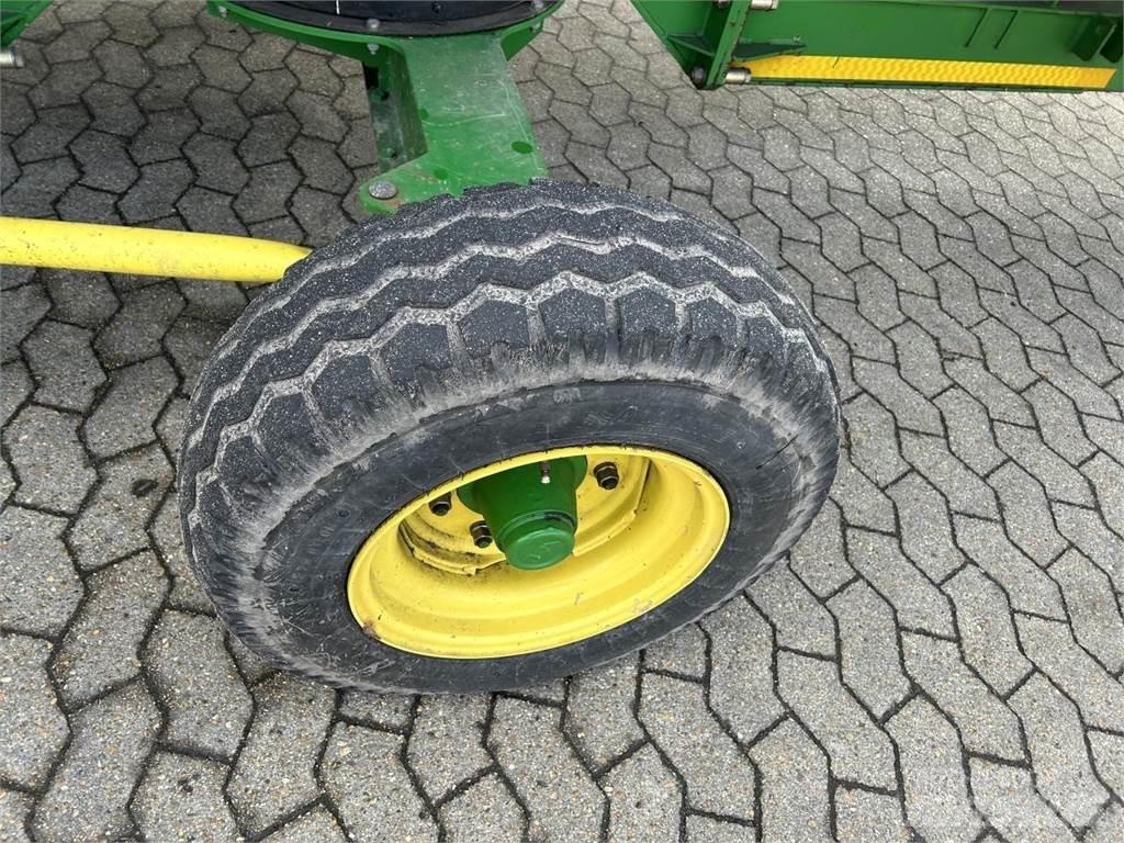 John Deere 640D Harvester Headers