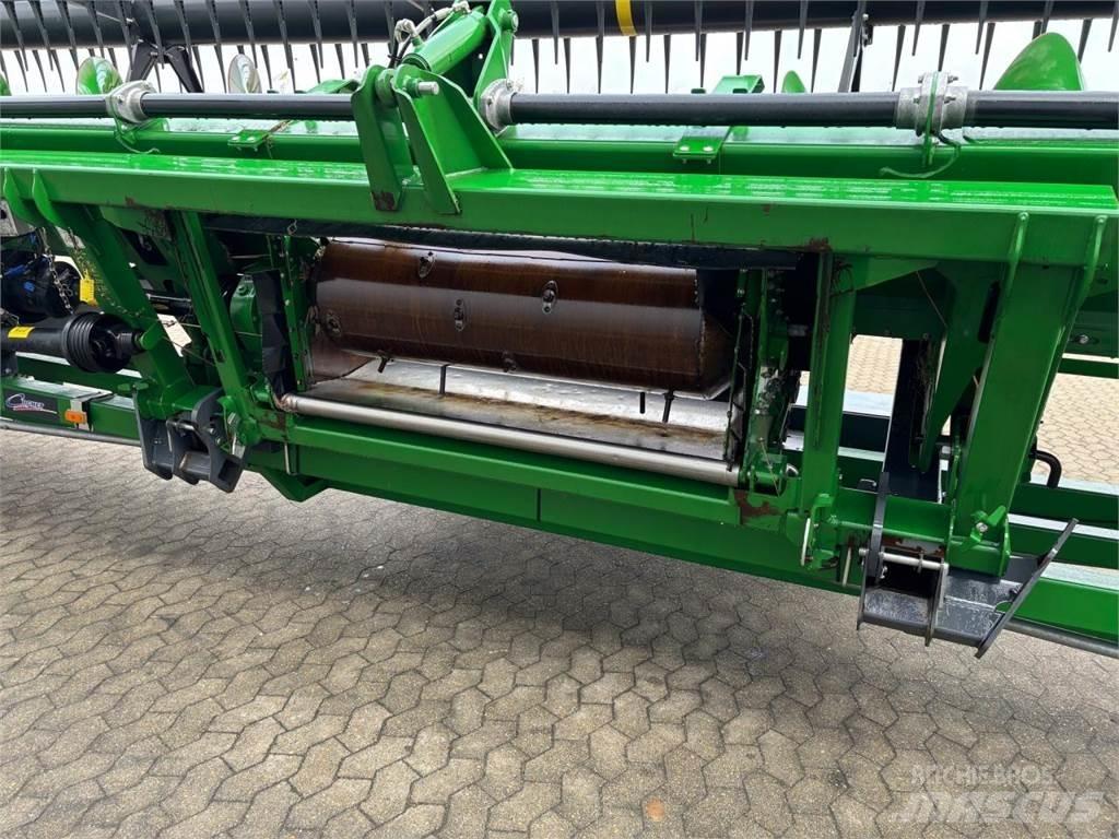 John Deere 735D Harvester Headers