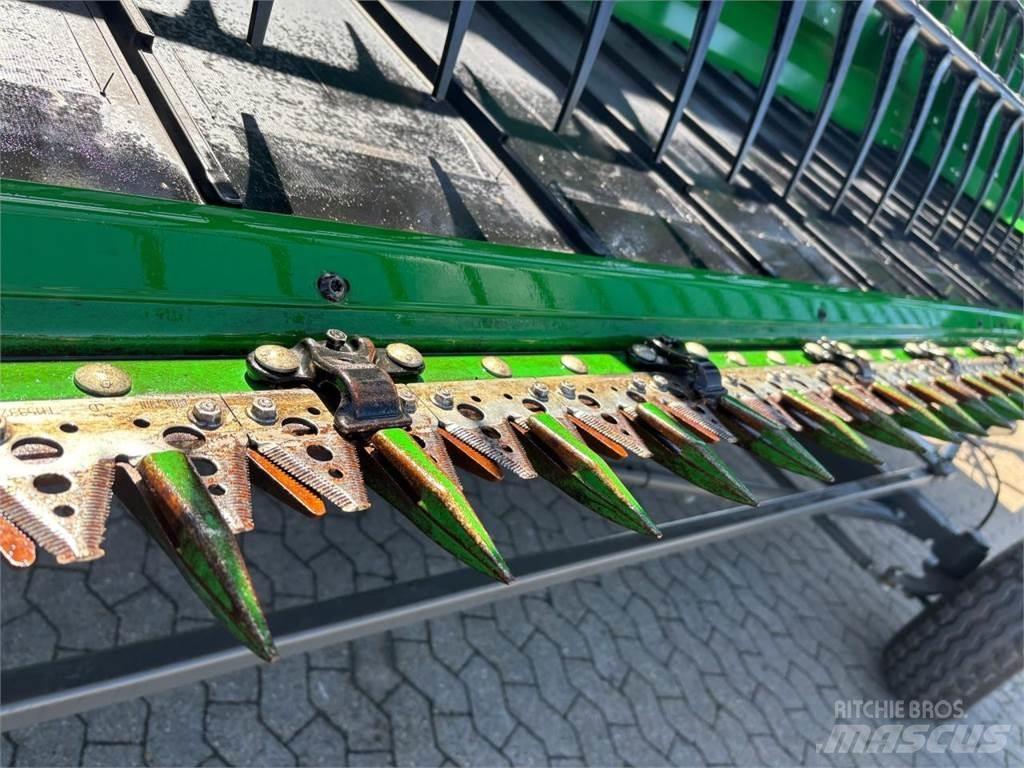 John Deere 735D Harvester Headers