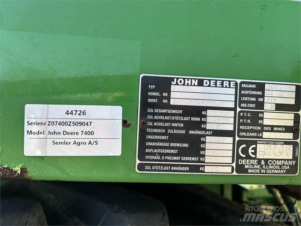 John Deere 7400 Forage Harvester