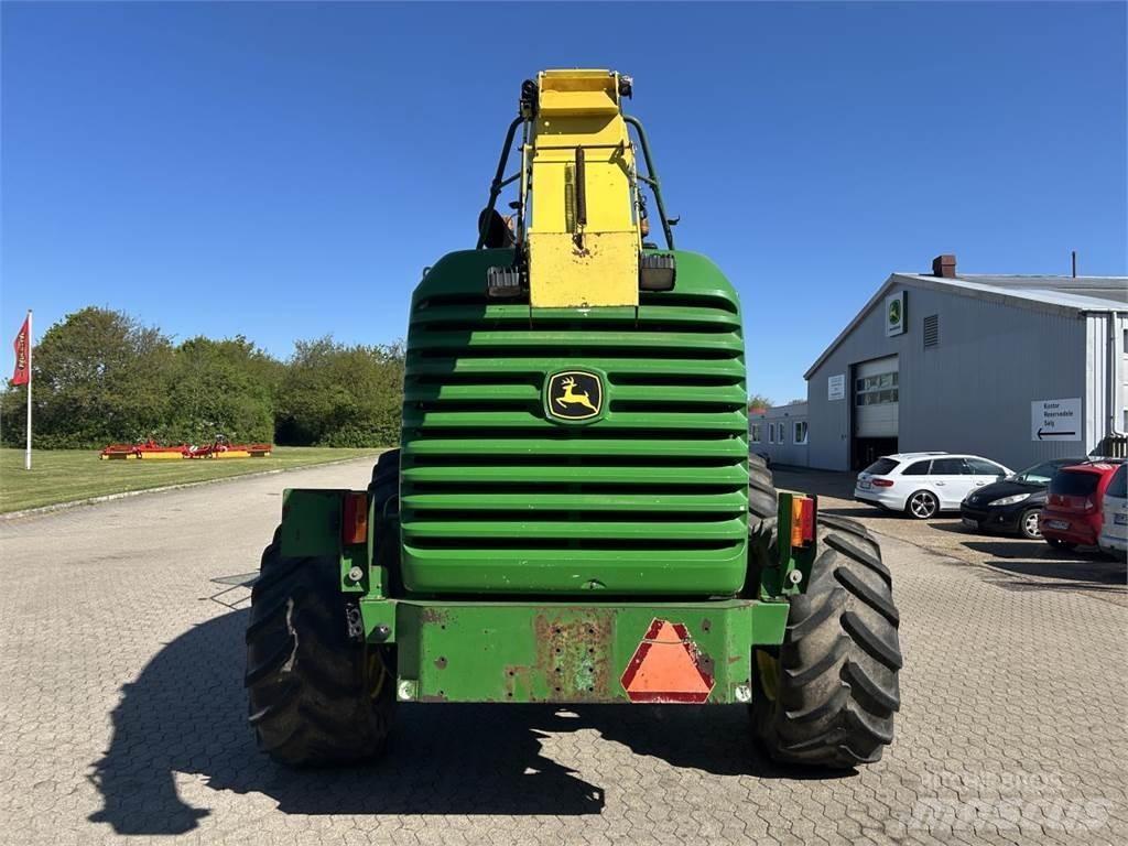 John Deere 7400 Forage Harvester
