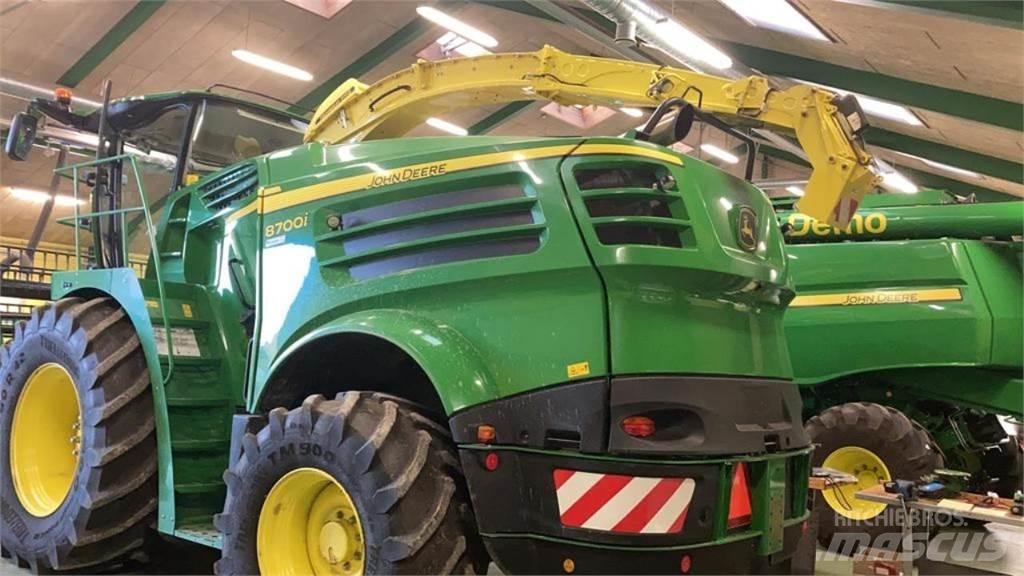 John Deere 8700 Forage Harvester