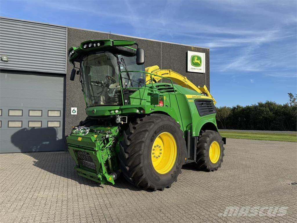 John Deere 9800 Forage Harvester
