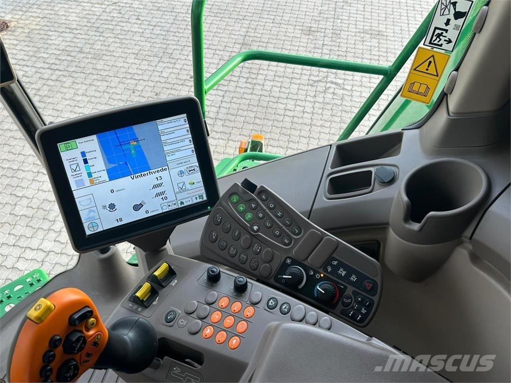 John Deere S690 Combine Harvesters