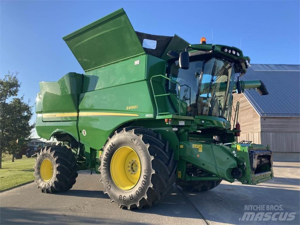 John Deere S690I Combine Harvesters