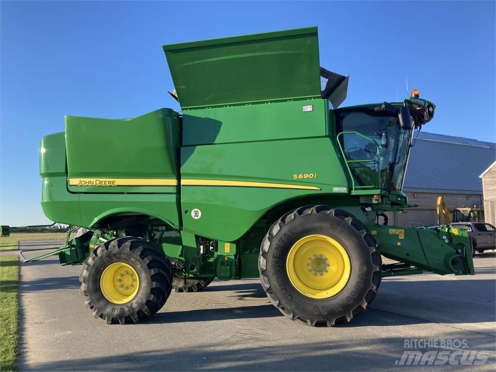 John Deere S690I Combine Harvesters
