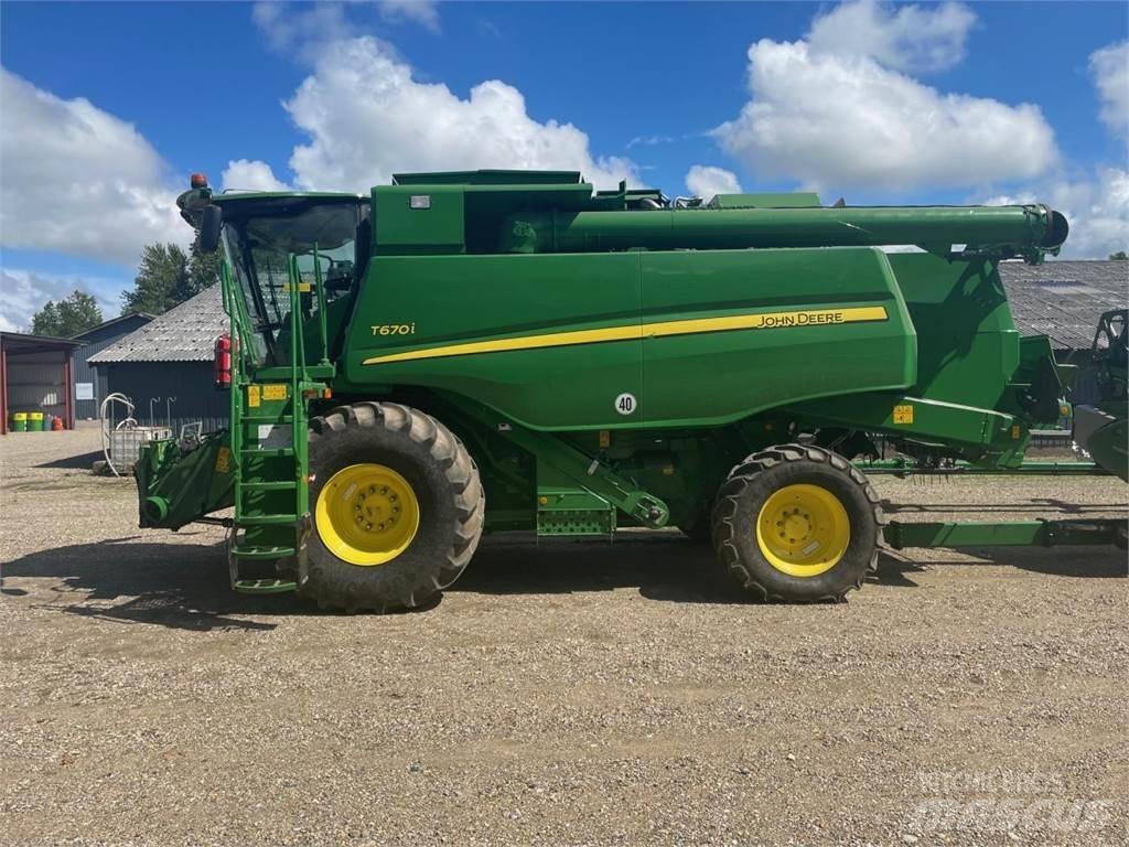 John Deere T670I Combine Harvesters