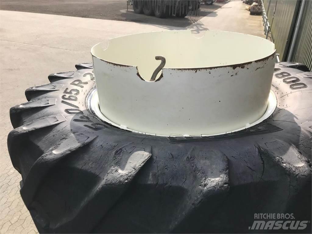  UM 540/65X28 Tires, wheels and rims