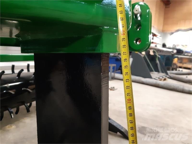  - - -  grubber Chisel Plows