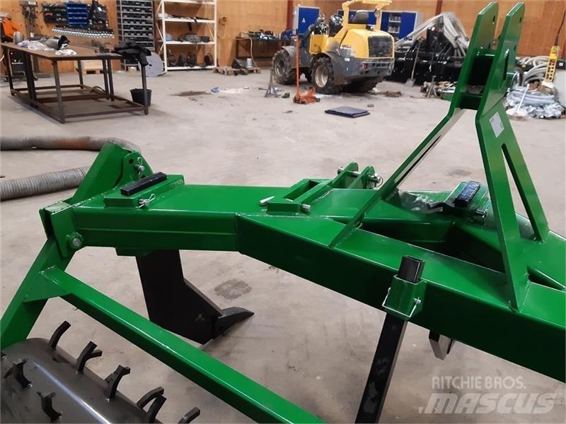 - - -  grubber Chisel Plows