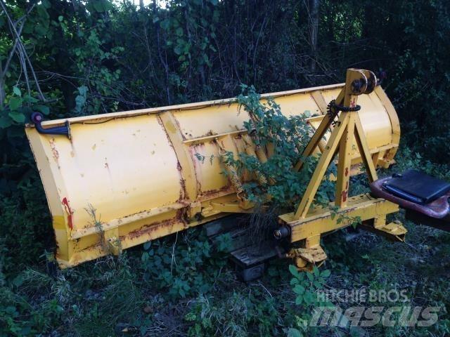  - - - 2.5 MTR Snow Blades And Plows