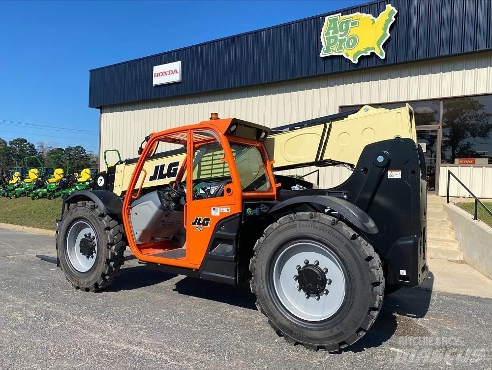 JLG 742 Telescopic Handlers