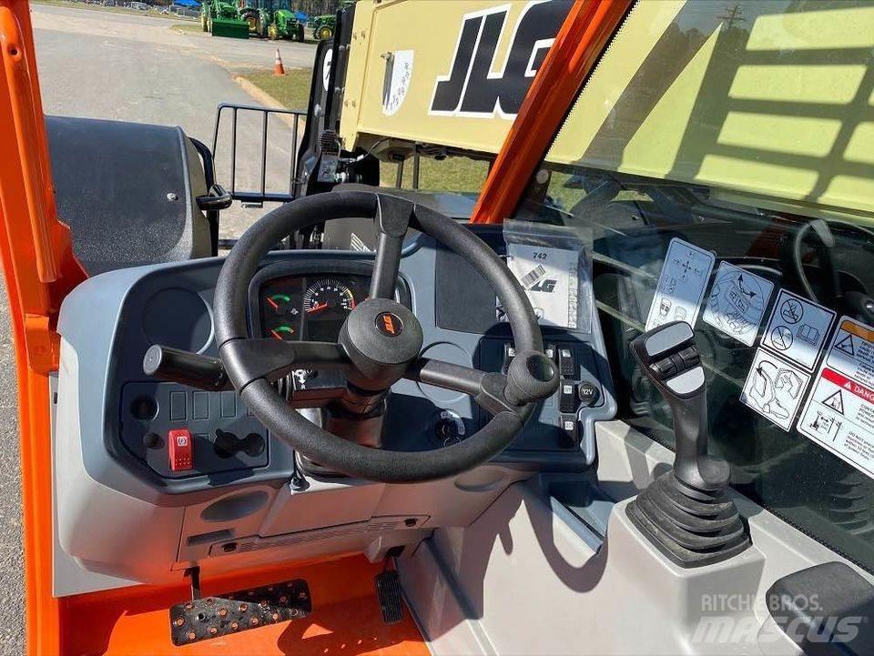 JLG 742 Telescopic Handlers