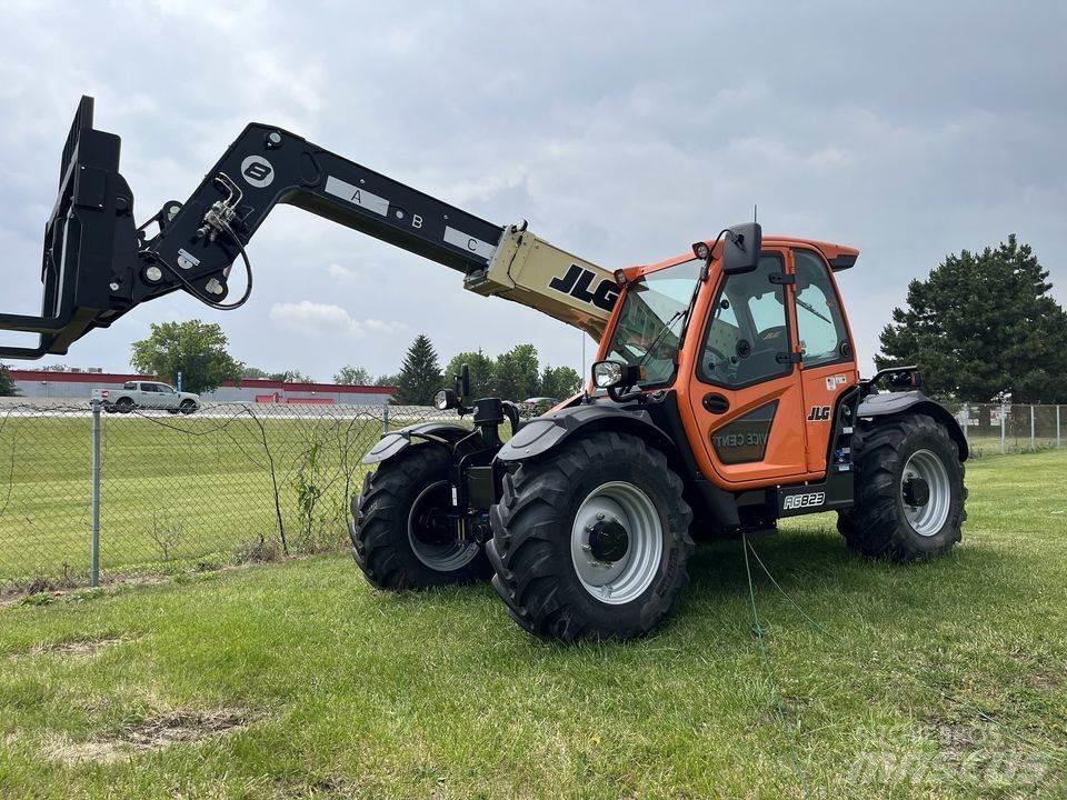 JLG 823 Telescopic Handlers