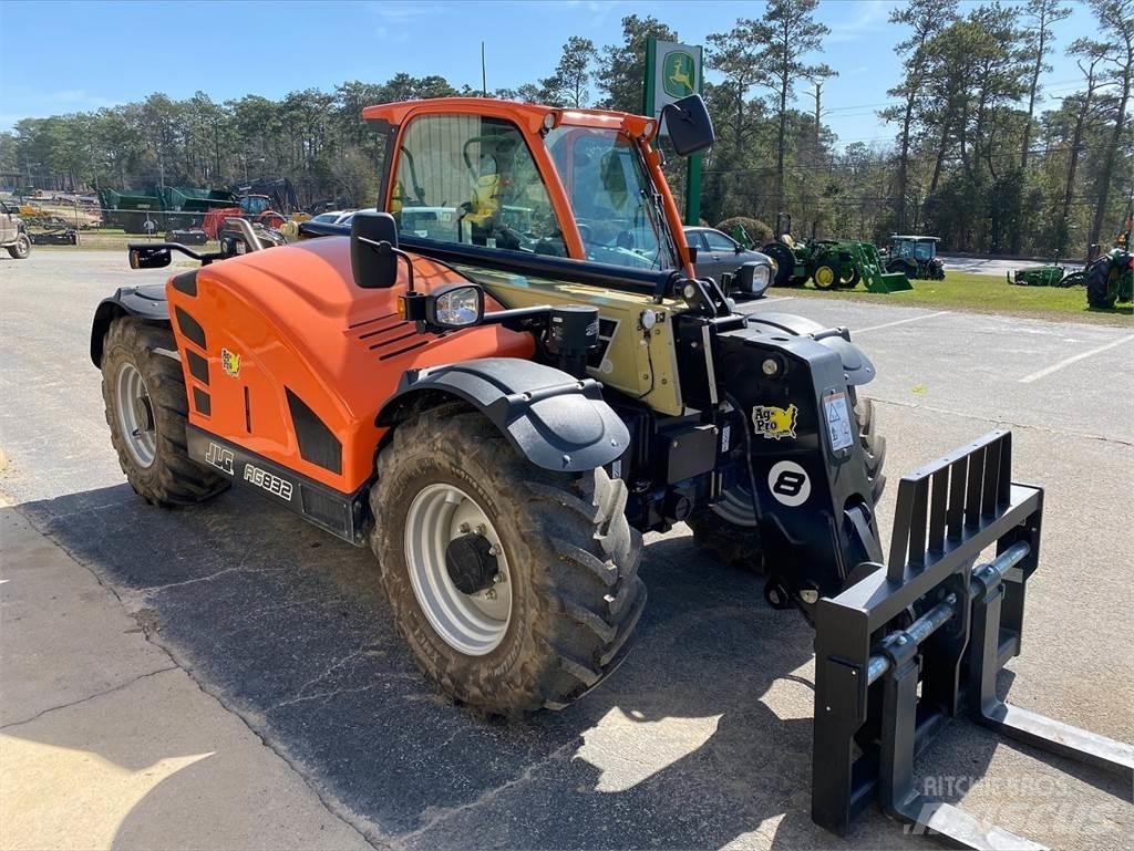JLG 832 Telescopic Handlers