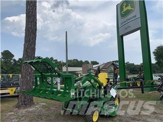 John Deere 1025R Compact tractors
