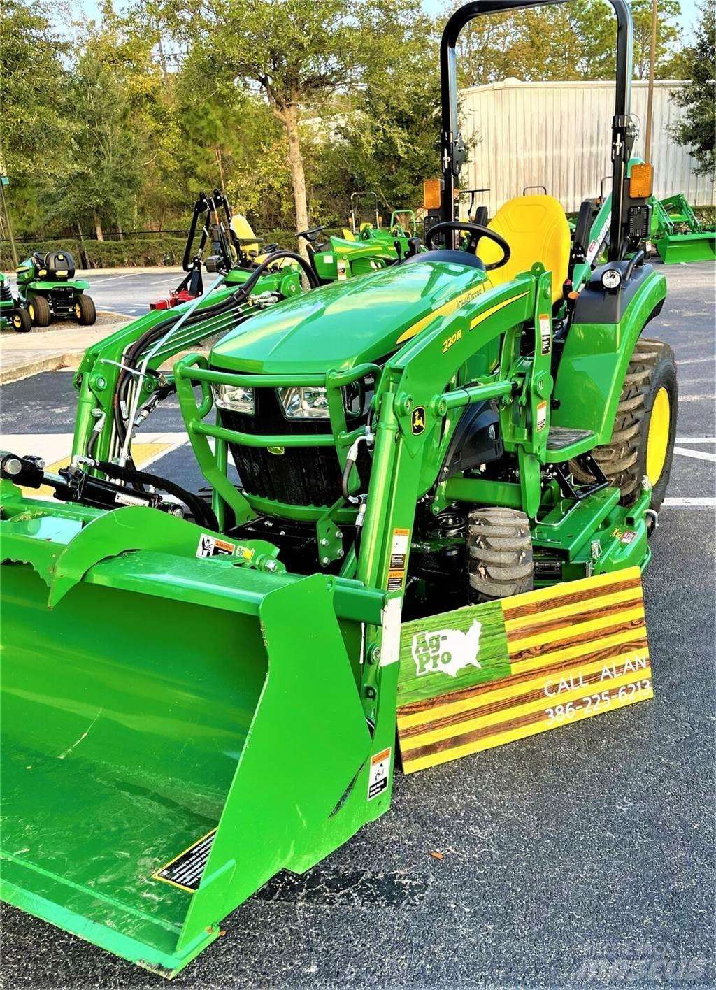 John Deere 2032R Compact tractors