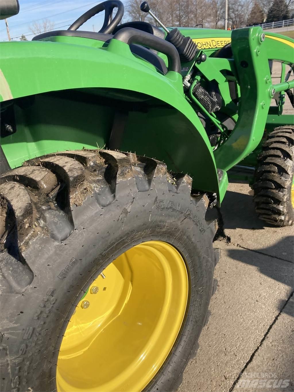 John Deere 3025D Compact tractors