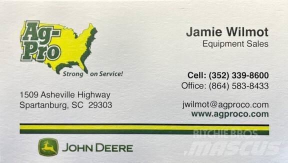 John Deere 3033R Compact tractors