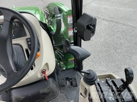 John Deere 3039R Compact tractors
