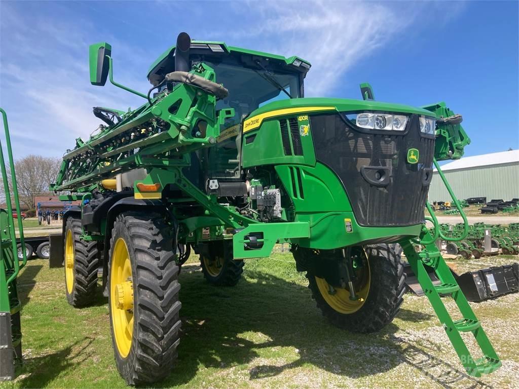 John Deere 410R Trailed sprayers