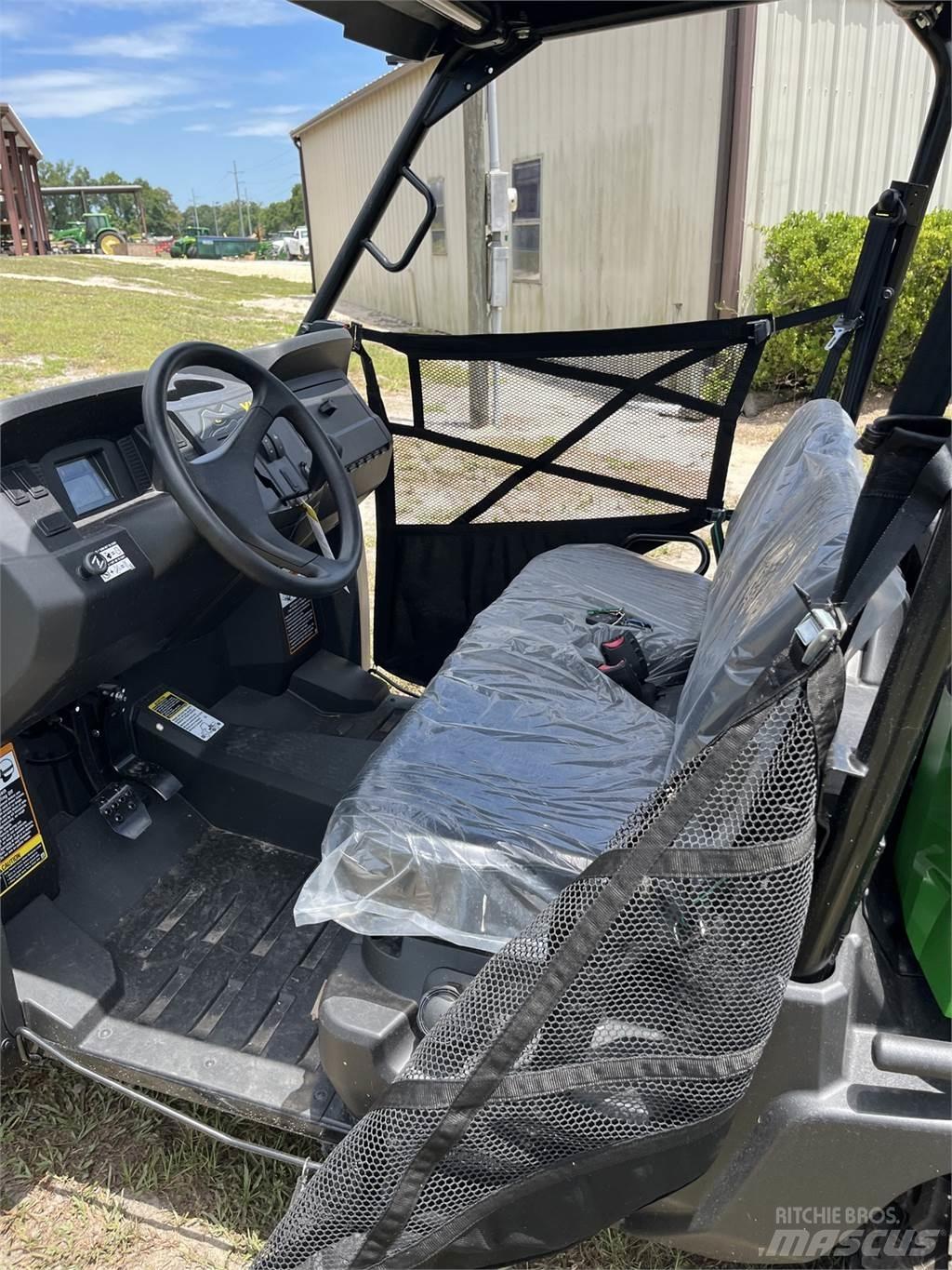 John Deere 560E Utility Machines
