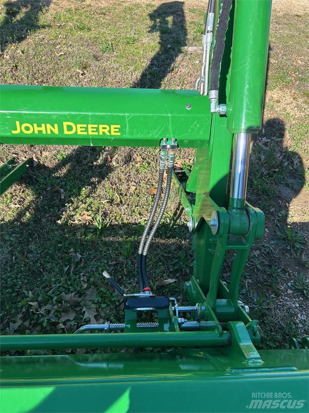 John Deere 600R Tractors
