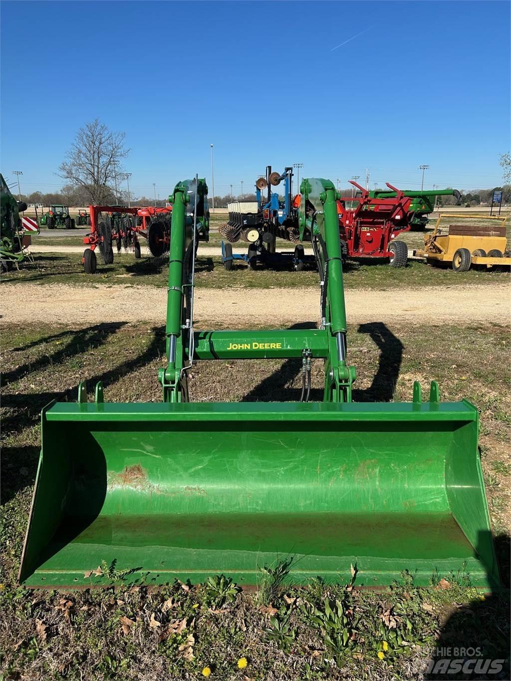 John Deere 600R Tractors