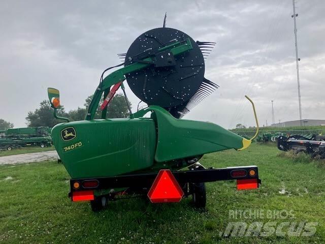 John Deere 712C Combine Attachments