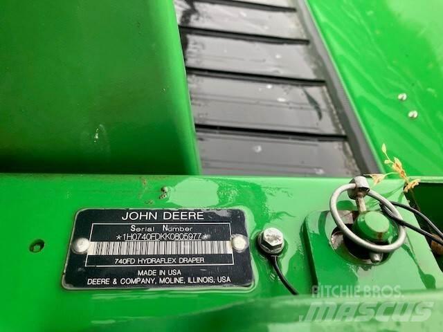 John Deere 712C Combine Attachments