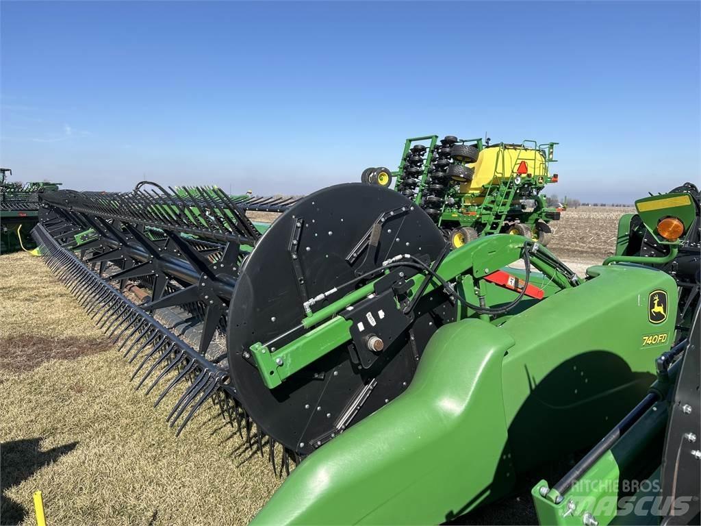 John Deere 740FD Combine Attachments