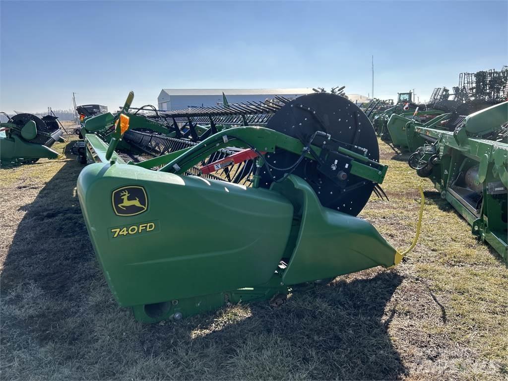 John Deere 740FD Combine Attachments