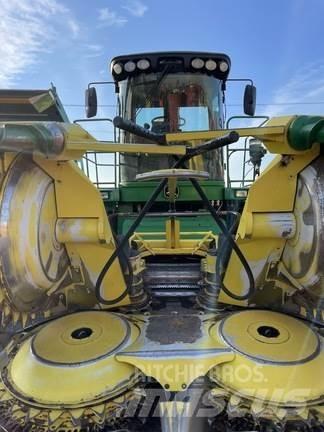 John Deere 7700 Forage Harvester