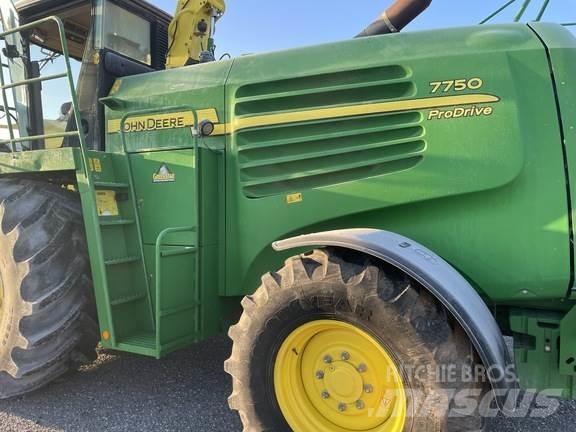 John Deere 7750 Forage Harvester