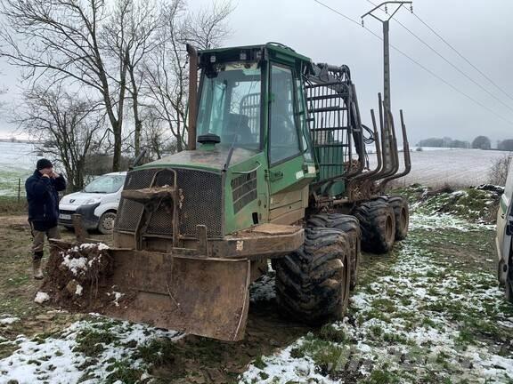 John Deere 810D Forwarders