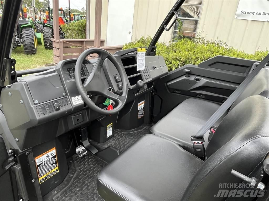 John Deere 835M Utility Machines