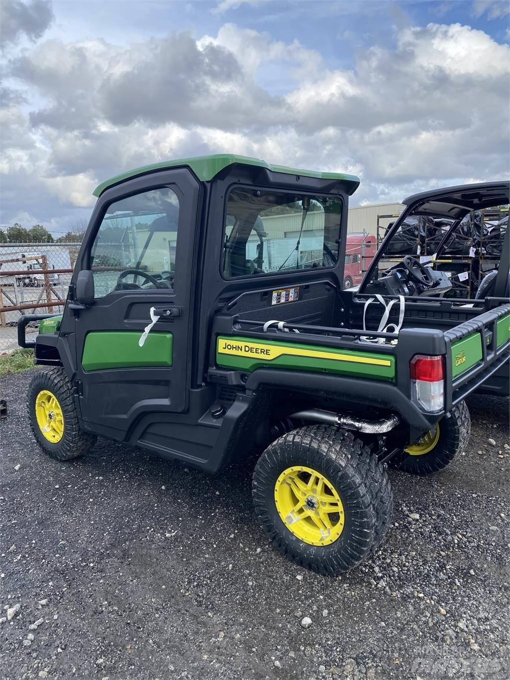 John Deere 835R Utility Machines