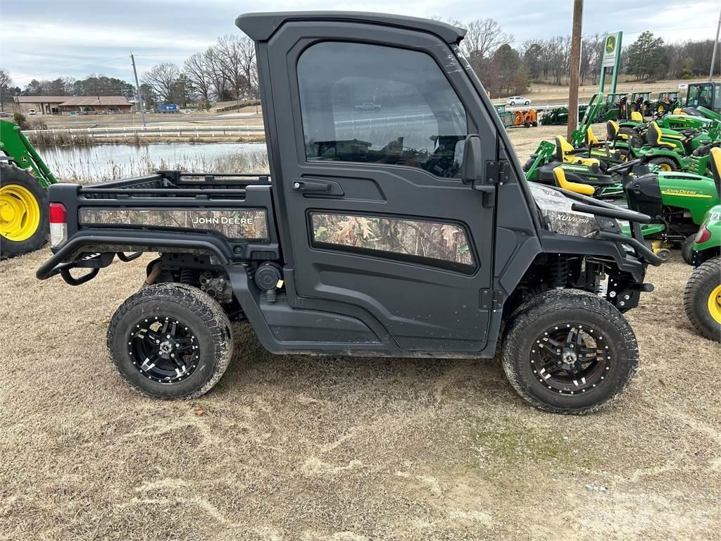 John Deere 835R Utility Machines