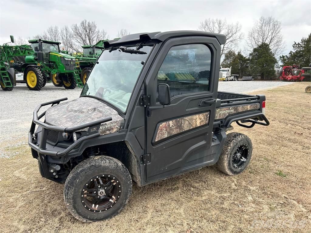 John Deere 835R Utility Machines