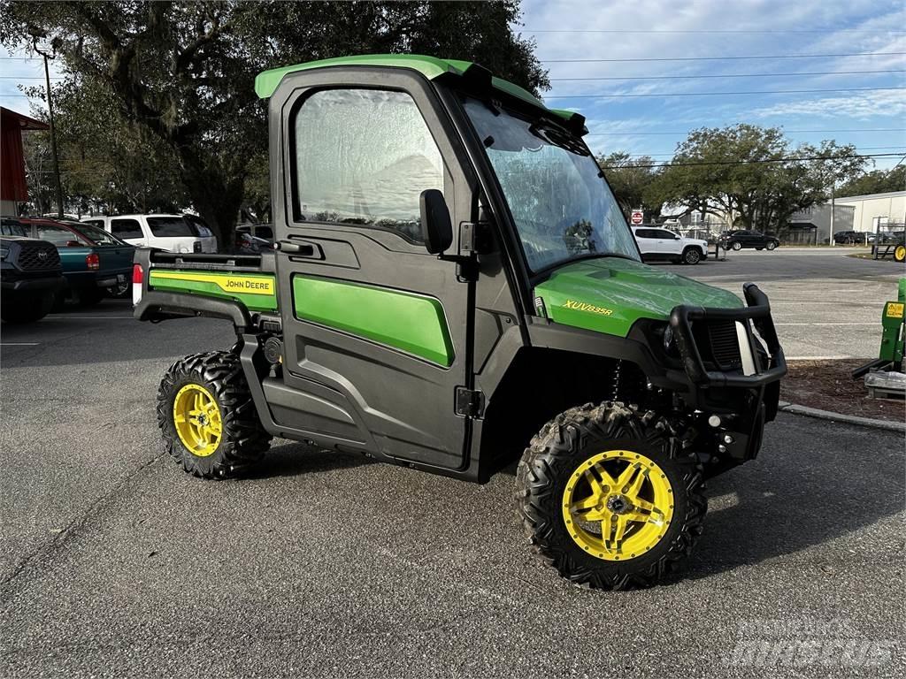 John Deere 835R Utility Machines
