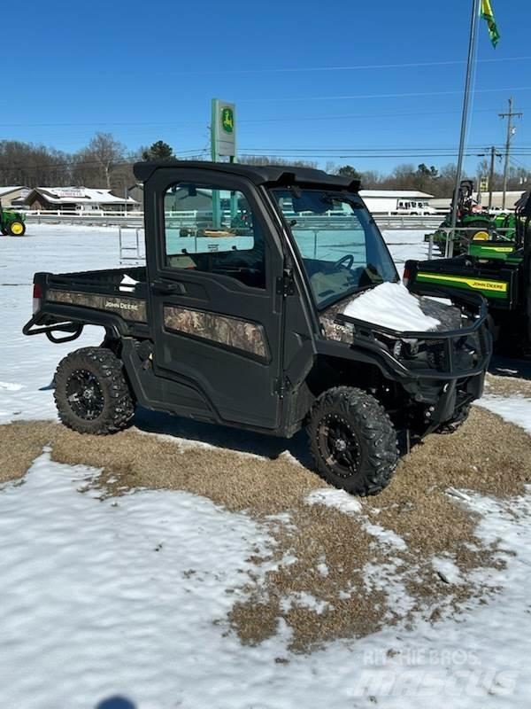 John Deere 835R Utility Machines